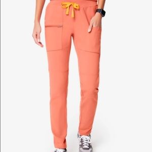 NWT FIGS SKINNY CORAL SCRUB PANTS-🆕!!
